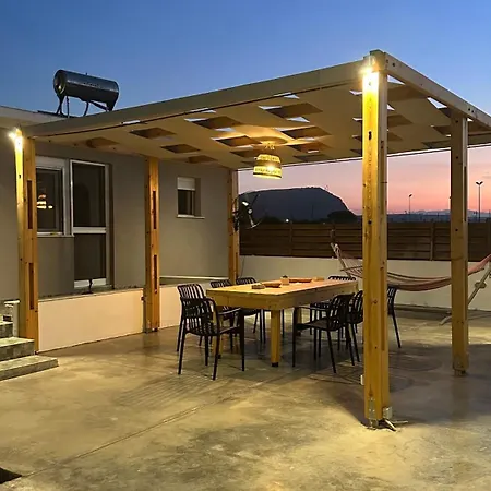 Anissa House Apartment